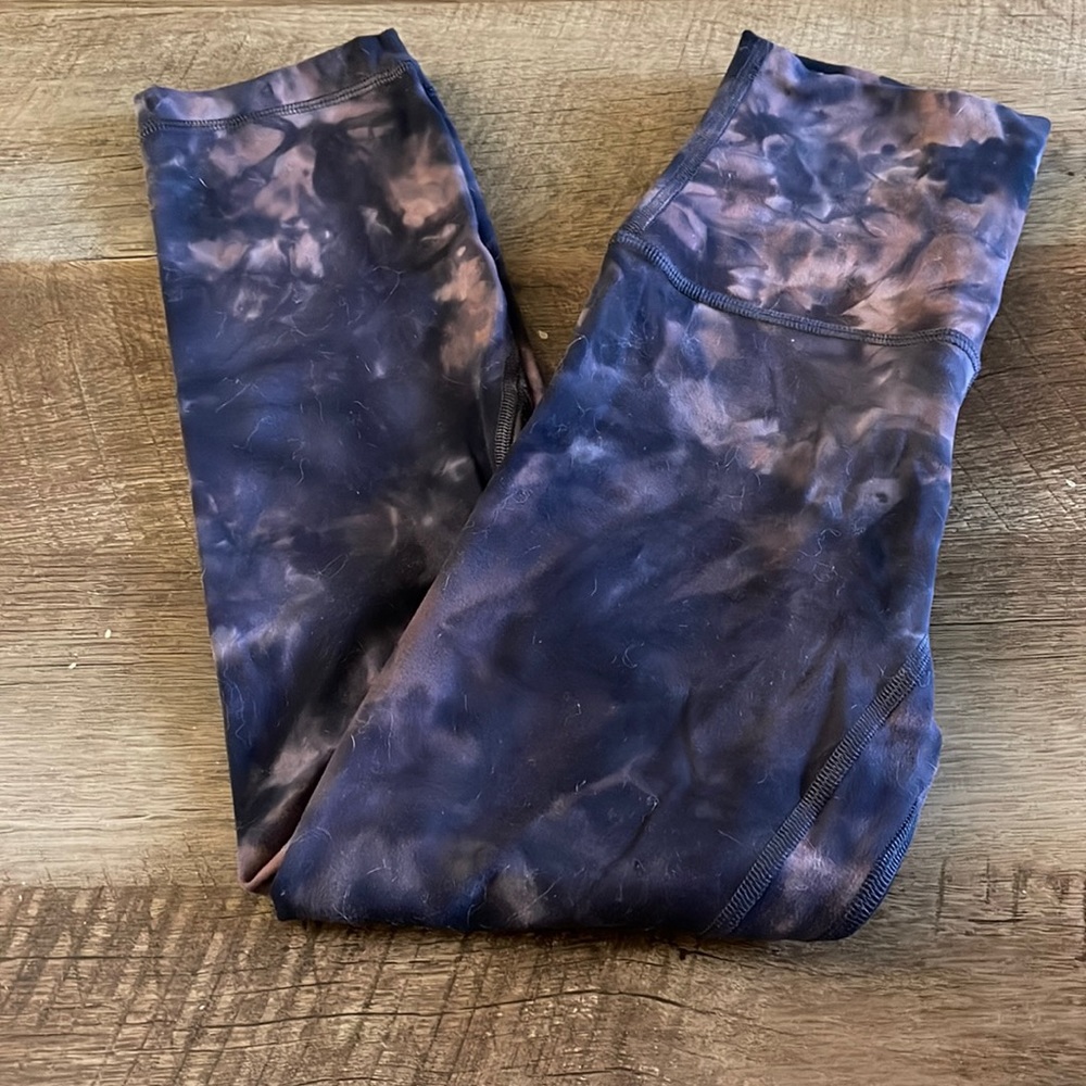 Lululemon Athletica Align leggings 21” size 0; pink and navy diamond dye.